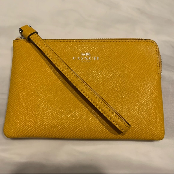 Coach Handbags - Coach Corner Leather Zip Wristlet - Honeycomb Yellow🍯